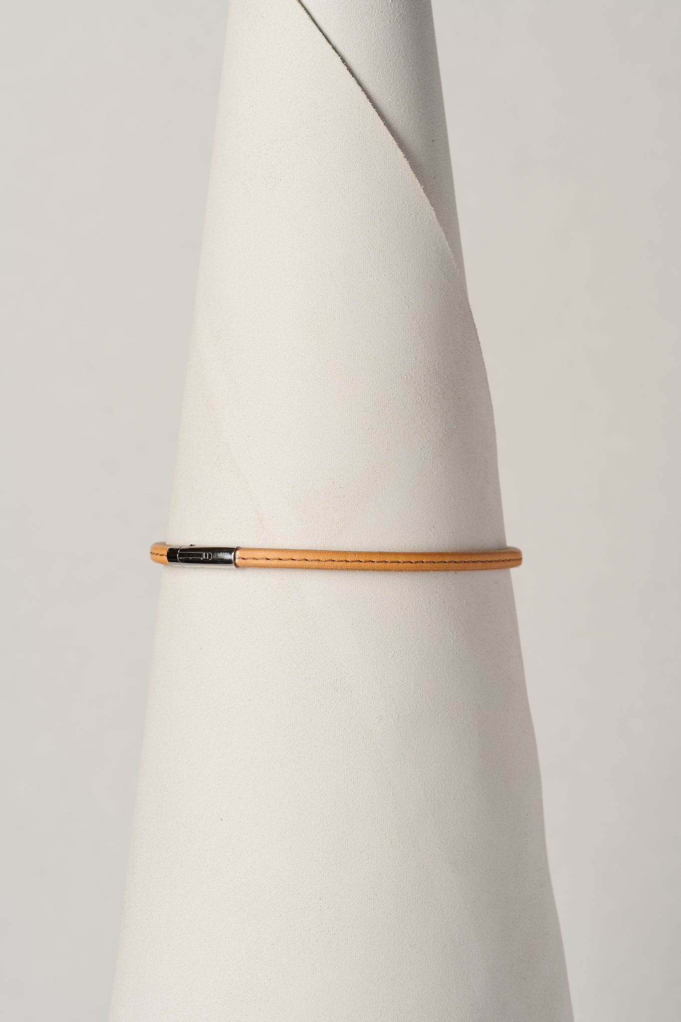The Peek-A-Boo | Leather Day Collar
