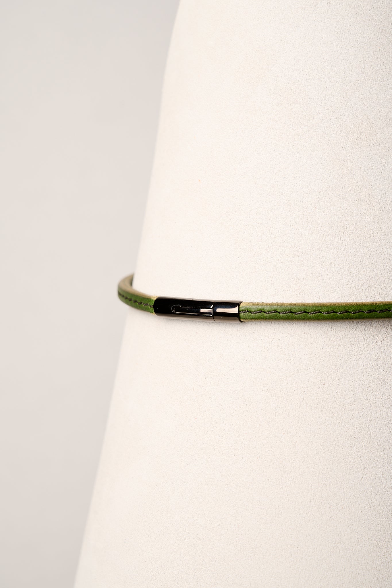 The Peek-A-Boo | Leather BDSM Day Collar