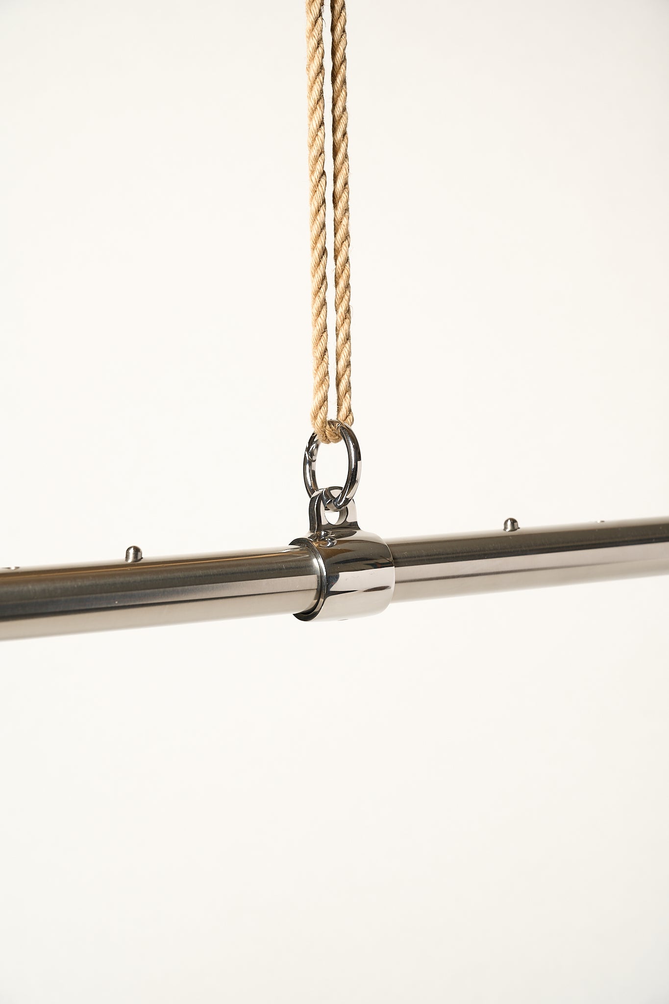 metal adjustable bar attached with o-ring to jute rope